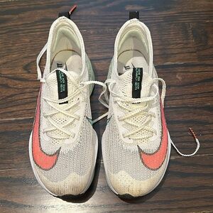 NIKE WOMENS AIR ZOOM ALPHAFLY NEXT%
